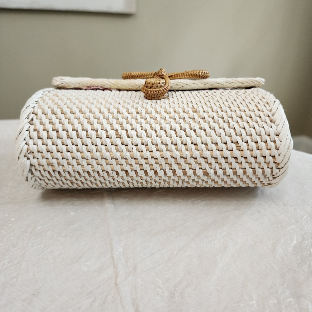 Rattan Bag HandWoven Ratton Tan and White Bag - Picture 5 of 10